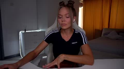 Evelina online show from 12, 6, 2026