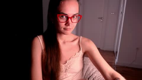 Evelyn online show from 23, 4, 2026