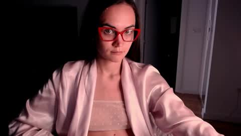 Evelyn online show from 23, 4, 2026