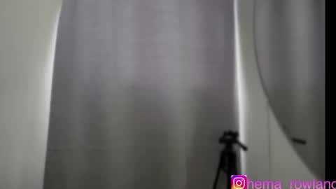 Snapshot of evelyn_jhonson3 chatting on 6, 1, 2025 E V E L Y N online show from 6, 1, 2025