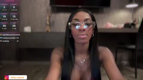 Snapshot of evelyn_jhonson3 chatting on 3, 2, 2025 E V E L Y N online show from 3, 2, 2025