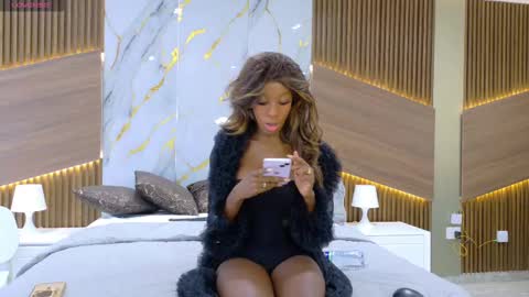 Snapshot of evelyn_jhonson3 chatting on 20, 11, 2025 E V E L Y N online show from 20, 11, 2025