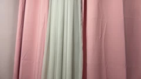 Snapshot of evelyn_jhonson3 chatting on 18, 12, 2025 E V E L Y N online show from 18, 12, 2025