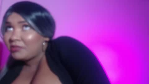 Evelyn Sandoval online show from 10, 10, 2025