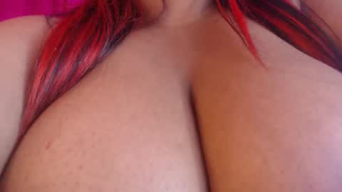 Evelyn Sandoval online show from 25, 11, 2025