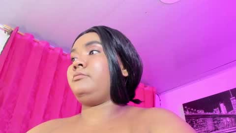 Evelyn Sandoval online show from 23, 6, 2026