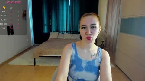 Evelyn Smiths online show from 15, 4, 2026