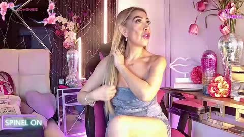 EvelynaGrey online show from 27, 4, 2026