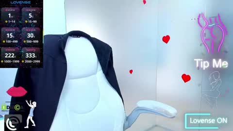 Snapshot of evelyne_rose chatting on 9, 6, 2026 evelyne_rose online show from 9, 6, 2026