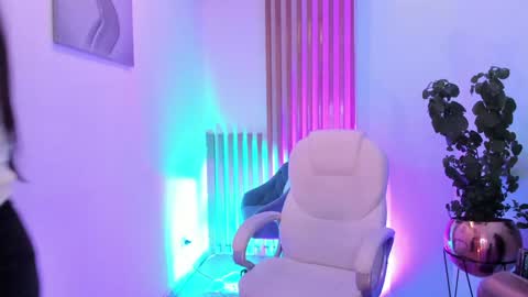 Evelyn Woods online show from 4, 12, 2024