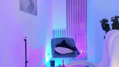 Evelyn Woods online show from 4, 12, 2024