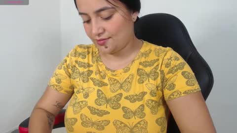 Snapshot of evemilk chatting on 6, 12, 2024 evelin 3 online show from 6, 12, 2024