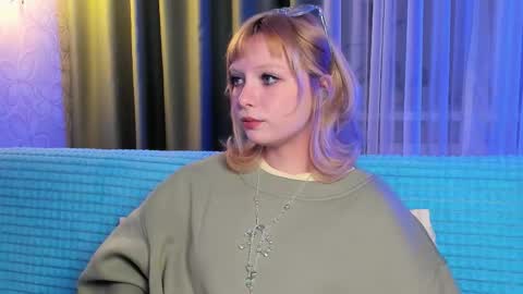 Snapshot of eves_eyes chatting on 22, 11, 2025 Forget me not eve on CB online show from 22, 11, 2025