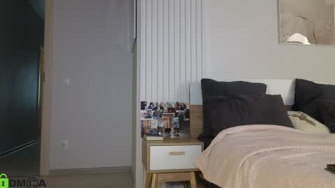 evi_woow online show from 4, 2, 2025