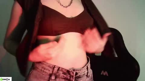 Renesme White Im here from Monday to Friday online show from 28, 4, 2026