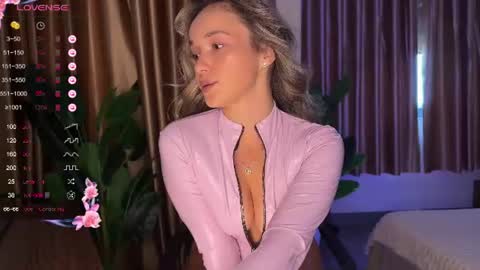 Snapshot of evielina chatting on 22, 6, 2026 evielina online show from 22, 6, 2026