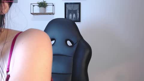 Snapshot of evilthoughts_ chatting on 23, 12, 2025 Sofia and David online show from 23, 12, 2025