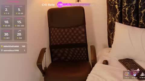 Snapshot of evvaa_moon chatting on 17, 10, 2025 evvaa_moon online show from 17, 10, 2025