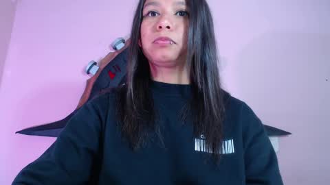 Snapshot of evybubbles_ chatting on 8, 10, 2025 Im Evy online show from 8, 10, 2025