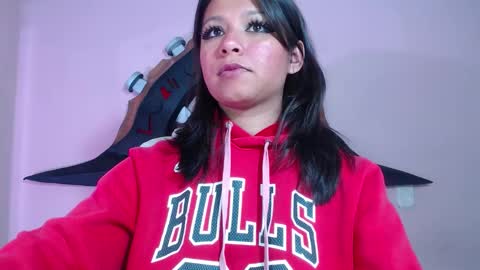 Snapshot of evybubbles_ chatting on 23, 11, 2025 Im Evy online show from 23, 11, 2025