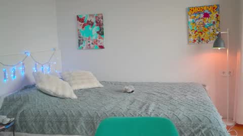 ewelynscott online show from 15, 10, 2025