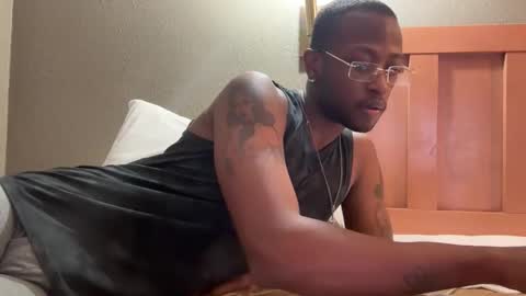 exhibitionvoyeurlive online show from 9, 11, 2025