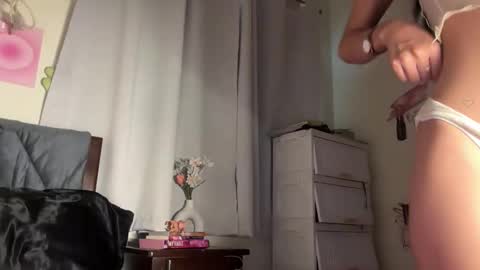 Snapshot of exoo_exoo_07 chatting on 28, 11, 2025 Angela online show from 28, 11, 2025