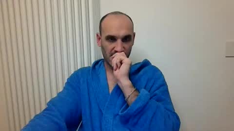 Snapshot of extr0 chatting on 28, 11, 2025 Extro online show from 28, 11, 2025