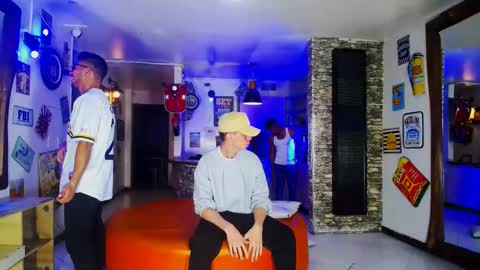 extrangers online show from 10, 1, 2025