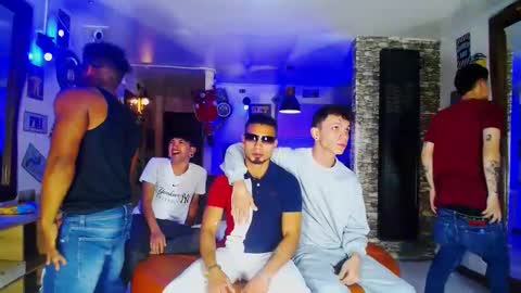 extrangers online show from 11, 1, 2025