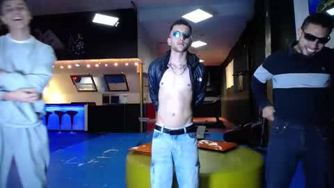 extrangers online show from 10, 3, 2025