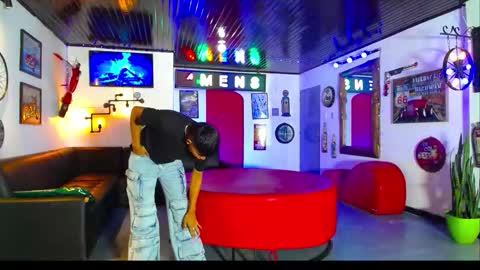 extrangers online show from 28, 11, 2025