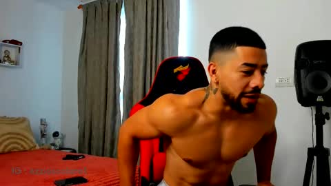 Snapshot of ezzio_scolaro chatting on 11, 11, 2025 Ezzio Scolaro online show from 11, 11, 2025