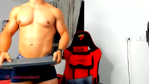 Snapshot of ezzio_scolaro chatting on 23, 11, 2025 Ezzio Scolaro online show from 23, 11, 2025