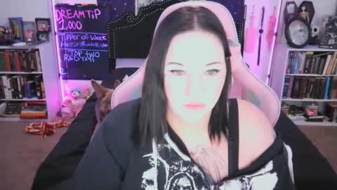 Snapshot of faeofmyth chatting on 3, 11, 2025 faeofmyth online show from 3, 11, 2025