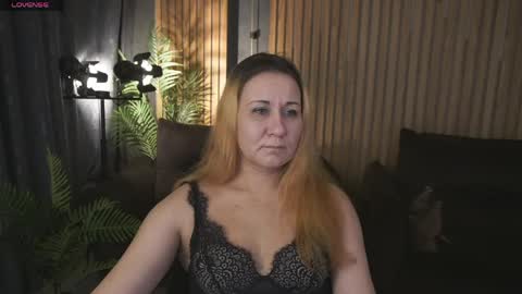 famousemuse online show from 22, 4, 2026