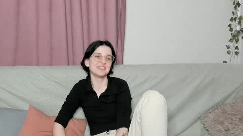 Mia online show from 6, 12, 2024