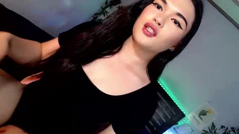 DANIELLA - DONT FORGET TO GIVE ME A THUMBSU UP online show from 9, 3, 2025