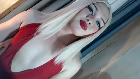 DANIELLA - DONT FORGET TO GIVE ME A THUMBSU UP online show from 3, 12, 2025