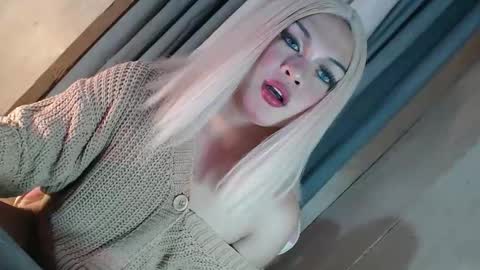 DANIELLA - DONT FORGET TO GIVE ME A THUMBSU UP online show from 22, 2, 2026