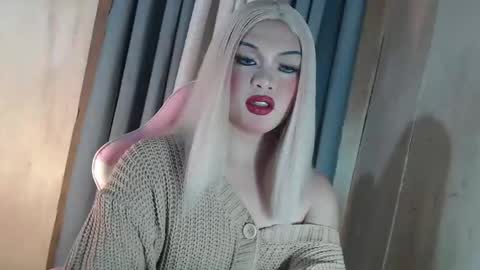DANIELLA - DONT FORGET TO GIVE ME A THUMBSU UP online show from 8, 4, 2026