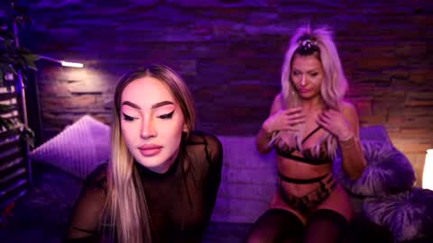 Snapshot of fantasystudiox chatting on 25, 10, 2025 Carmina online show from 25, 10, 2025