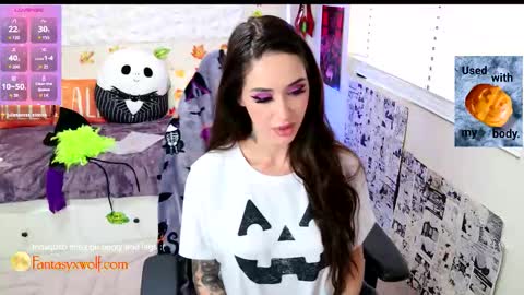 Snapshot of fantasyxwolf chatting on 27, 10, 2025 River online show from 27, 10, 2025