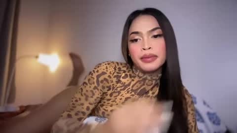 farrahmoanx online show from 10, 6, 2026