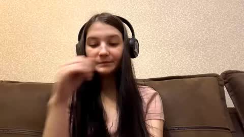 Aurora 18yo online show from 23, 12, 2025