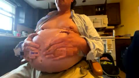 Snapshot of feedmyhugebelly chatting on 22, 4, 2026 feedmyhugebelly online show from 22, 4, 2026