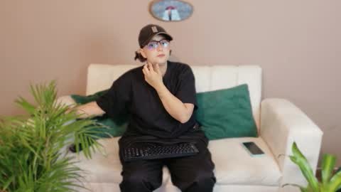 Feelena online show from 19, 9, 2025