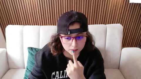 Feelena online show from 3, 3, 2026