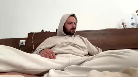 feet_fet online show from 9, 1, 2025