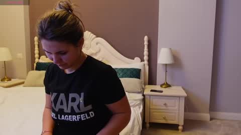 FeliciaKrige online show from 2, 3, 2025